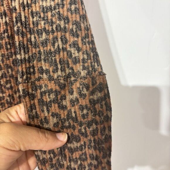 Free People We The Free Everest Henley Top Size XS Leopard Brown Waffle Knit - Picture 9 of 10
